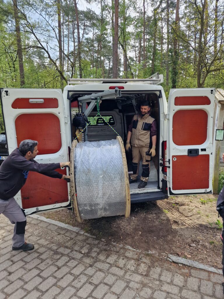 Unser Team beim Kabelabladen