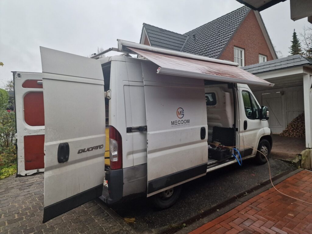 Mobile Einblaseinheit mit Wetterschutz